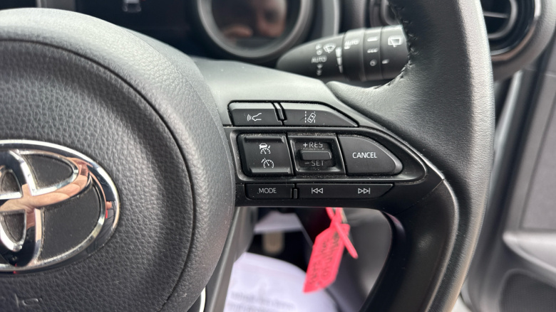 Toyota Yaris 1.5 Hybrid Design 5dr CVT Hybrid Hatchback